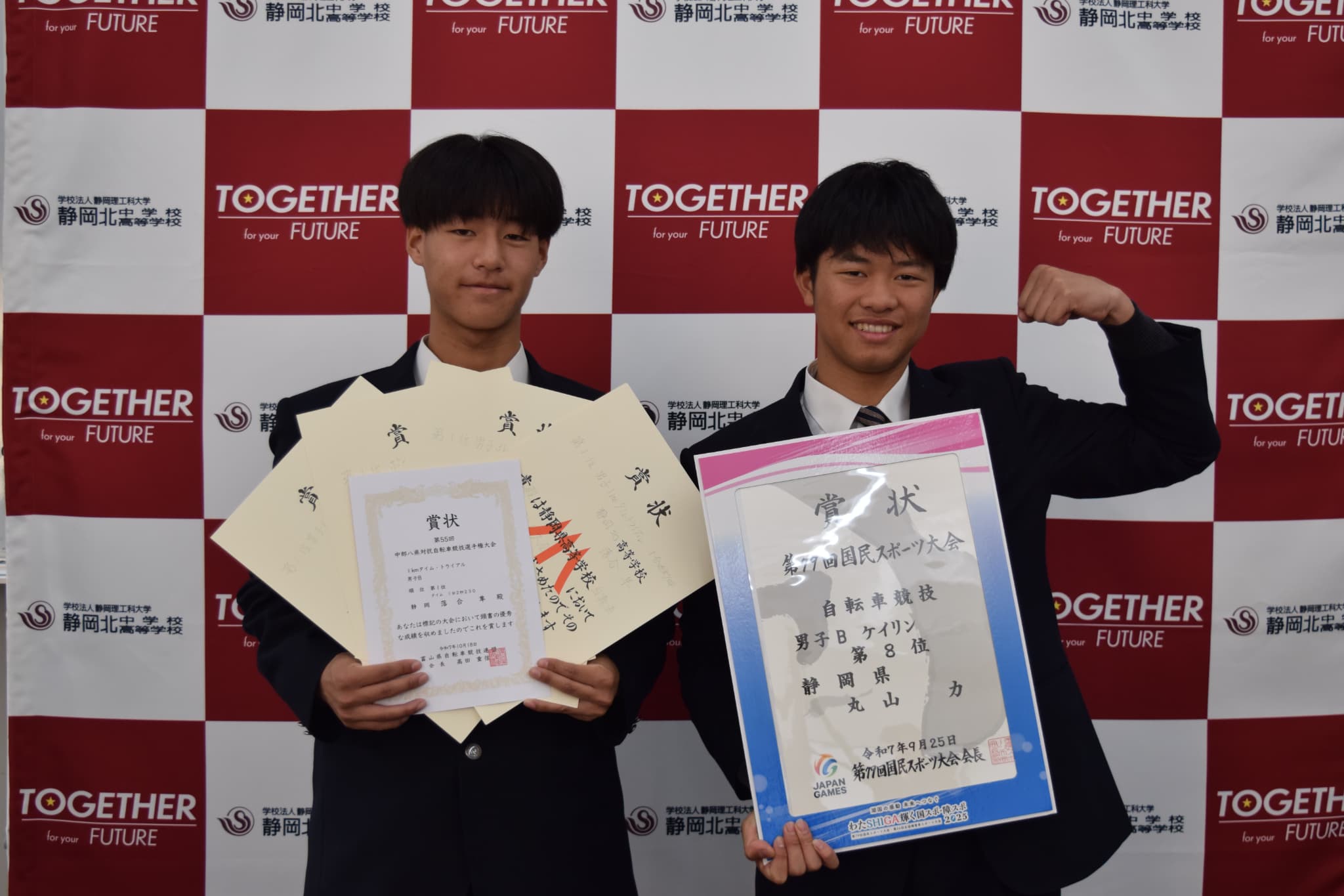 表彰を受ける生徒